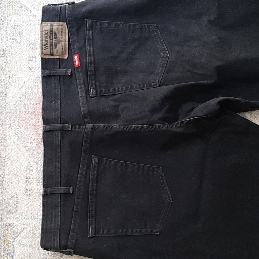Black wrangler jeans men's size 38X30 - Picture 6 of 9